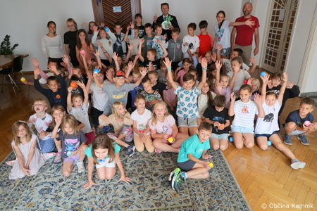 Otroci Društva Počitniško varstvo Kamnik obiskali župana Mateja Slaparja (11)